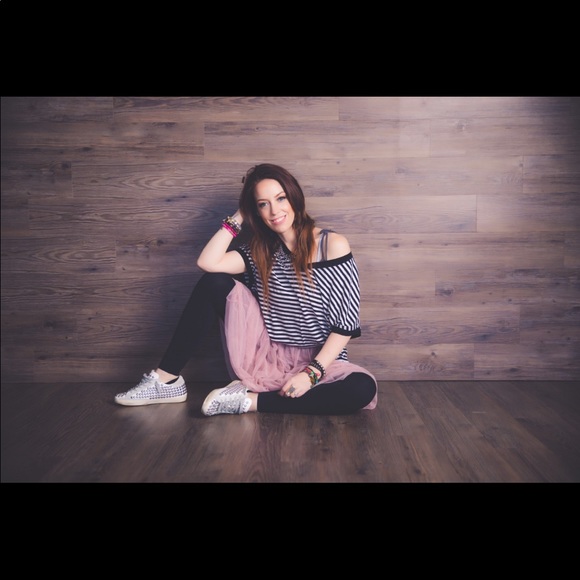 Meet your Posher, Joann - Picture 3 of 6